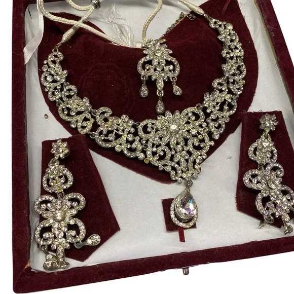Vintage Wedding Ceremony Jewelry Set - Picture 7 of 10